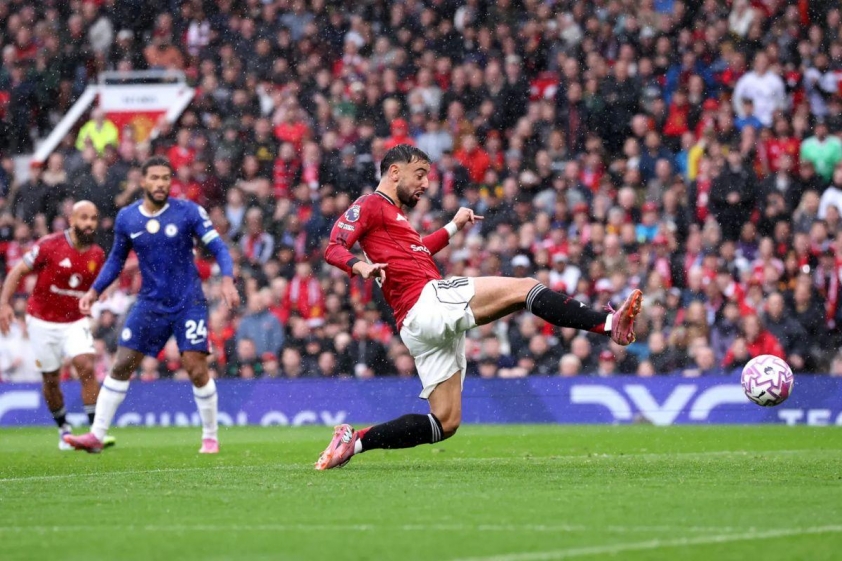 Bruno Fernandes ghi bàn thắng mở tỷ số trận đấu với Chelsea